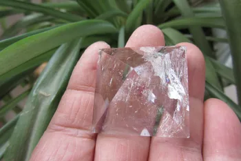  27.8 g clar NATURALE cristal de cuarț Piramida de vindecare